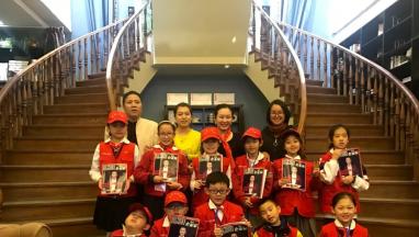 OFYCASA91抖音在线观看国际家居董事长韩萍接受两会小记者团的采访